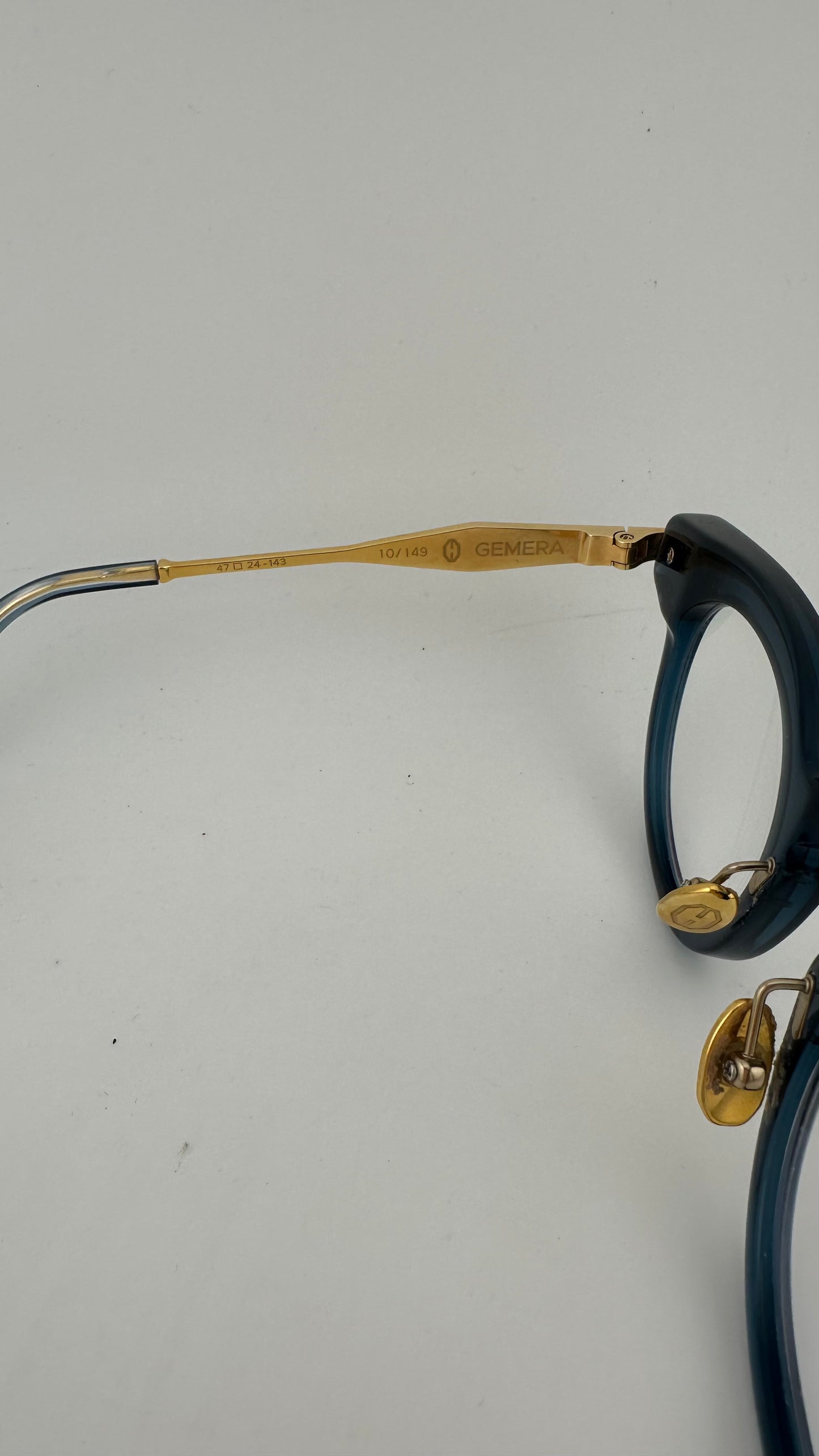 Thenri - Blue Sunglasses with Case
