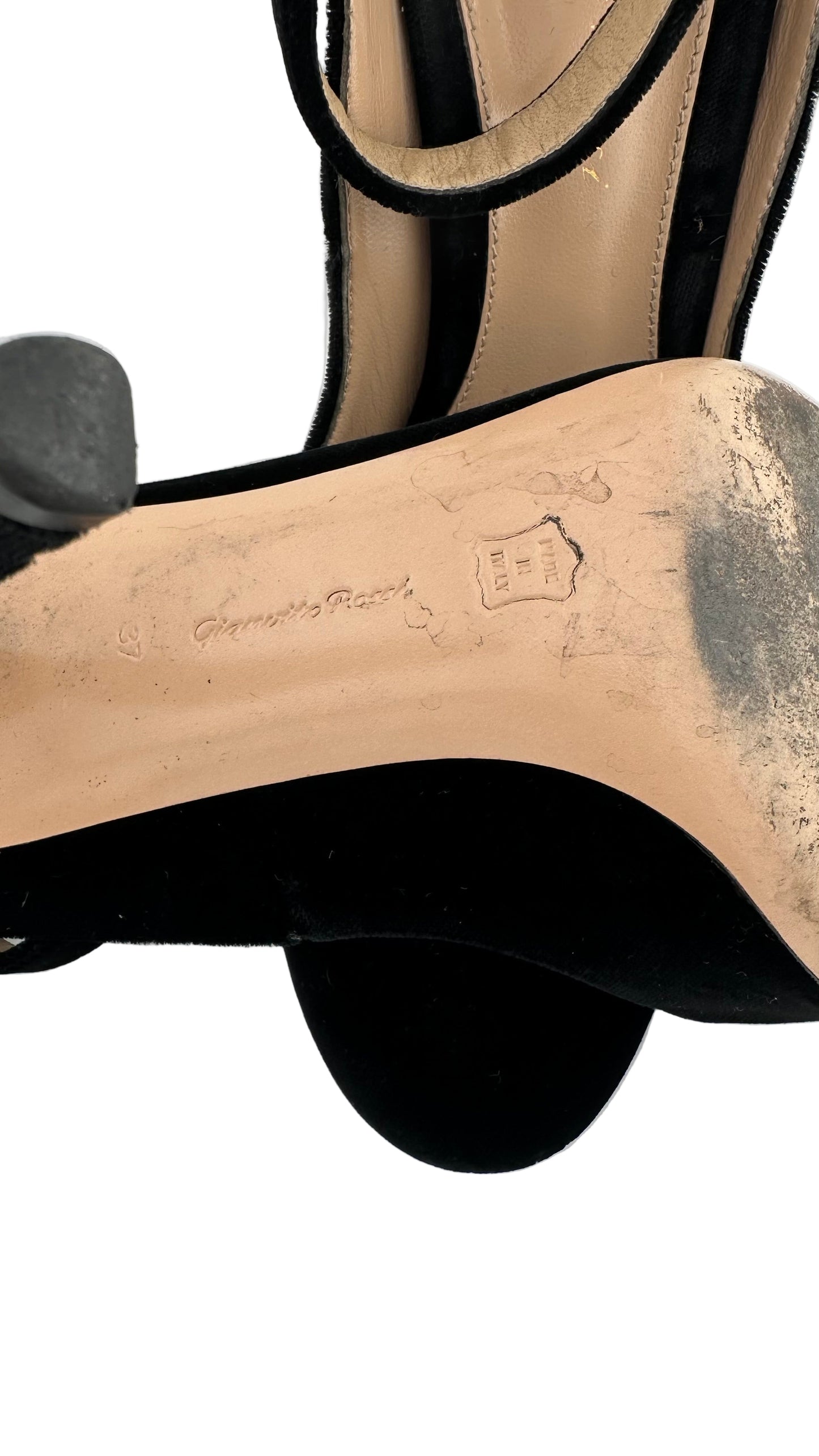 Gianvito Rossi - Velvet Heel - 37