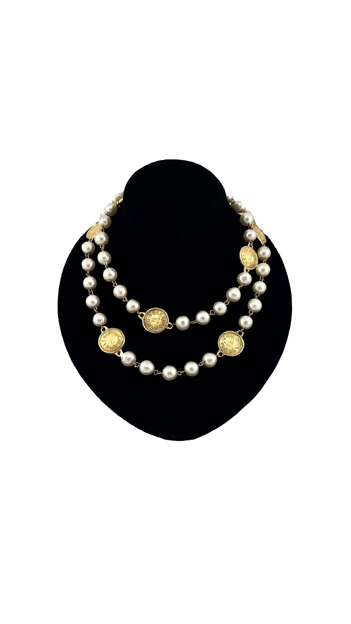 Chanel - Vintage Metal & Imitation Pear 31 Rue Cambon Paris Medallion