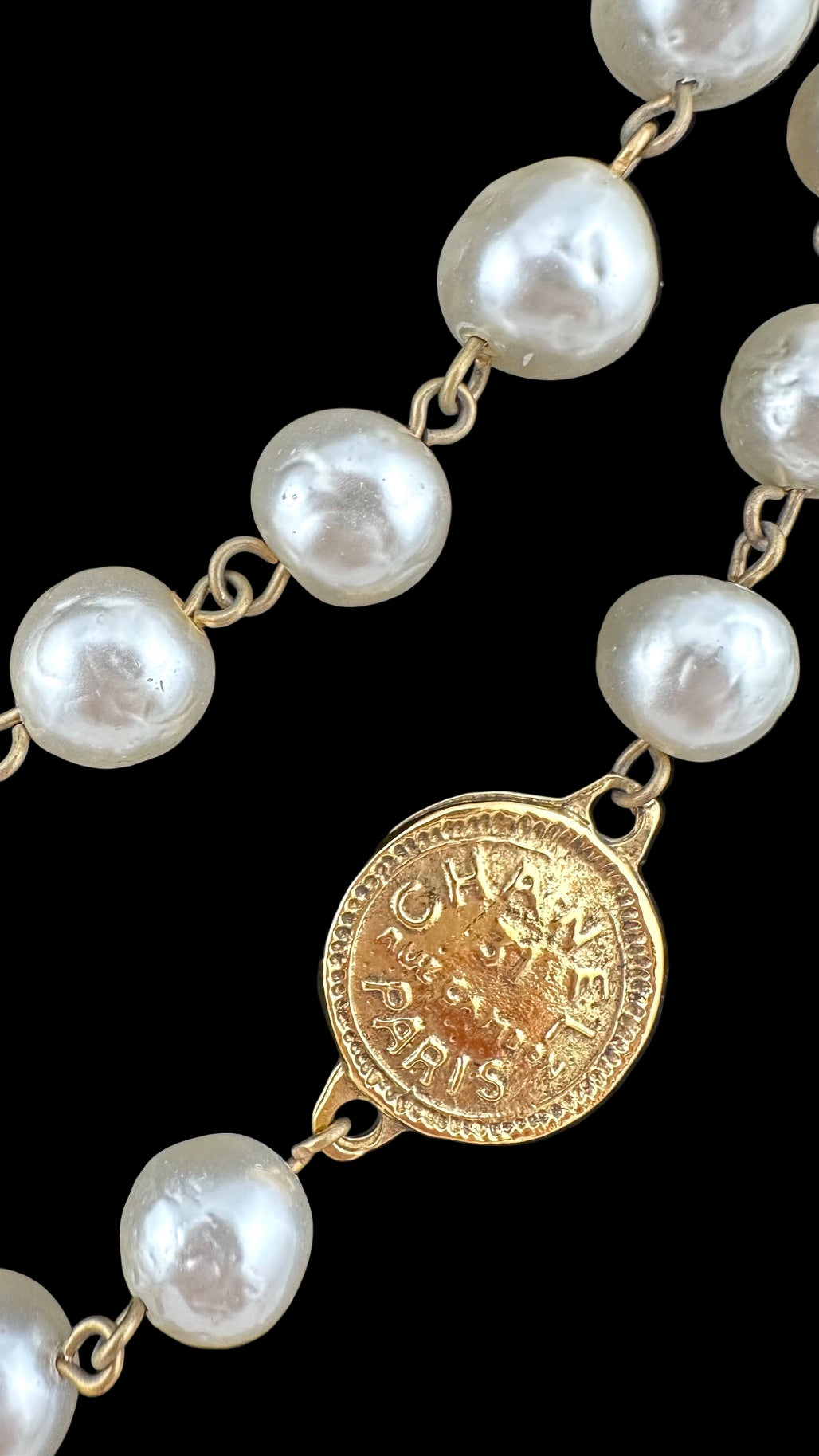 Chanel - Vintage Metal & Imitation Pear 31 Rue Cambon Paris Medallion