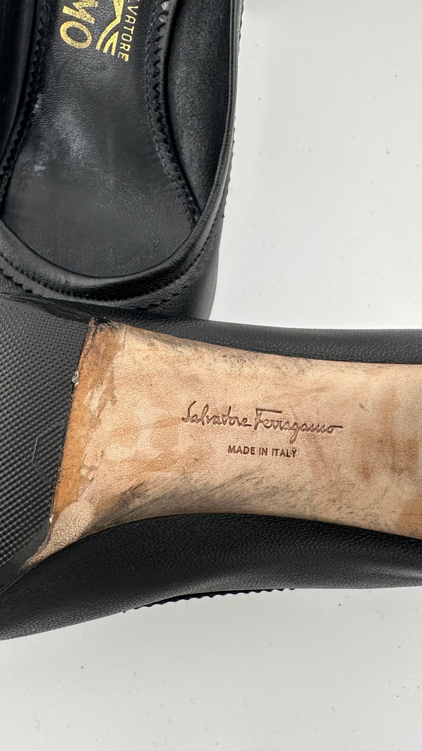FERRAGAMO - Black Leather Heels - 39