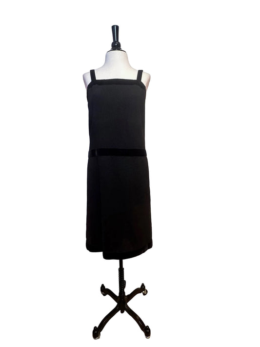 Chanel Boutique - Velvet Trim Sleeveless Little Black Dress - 40