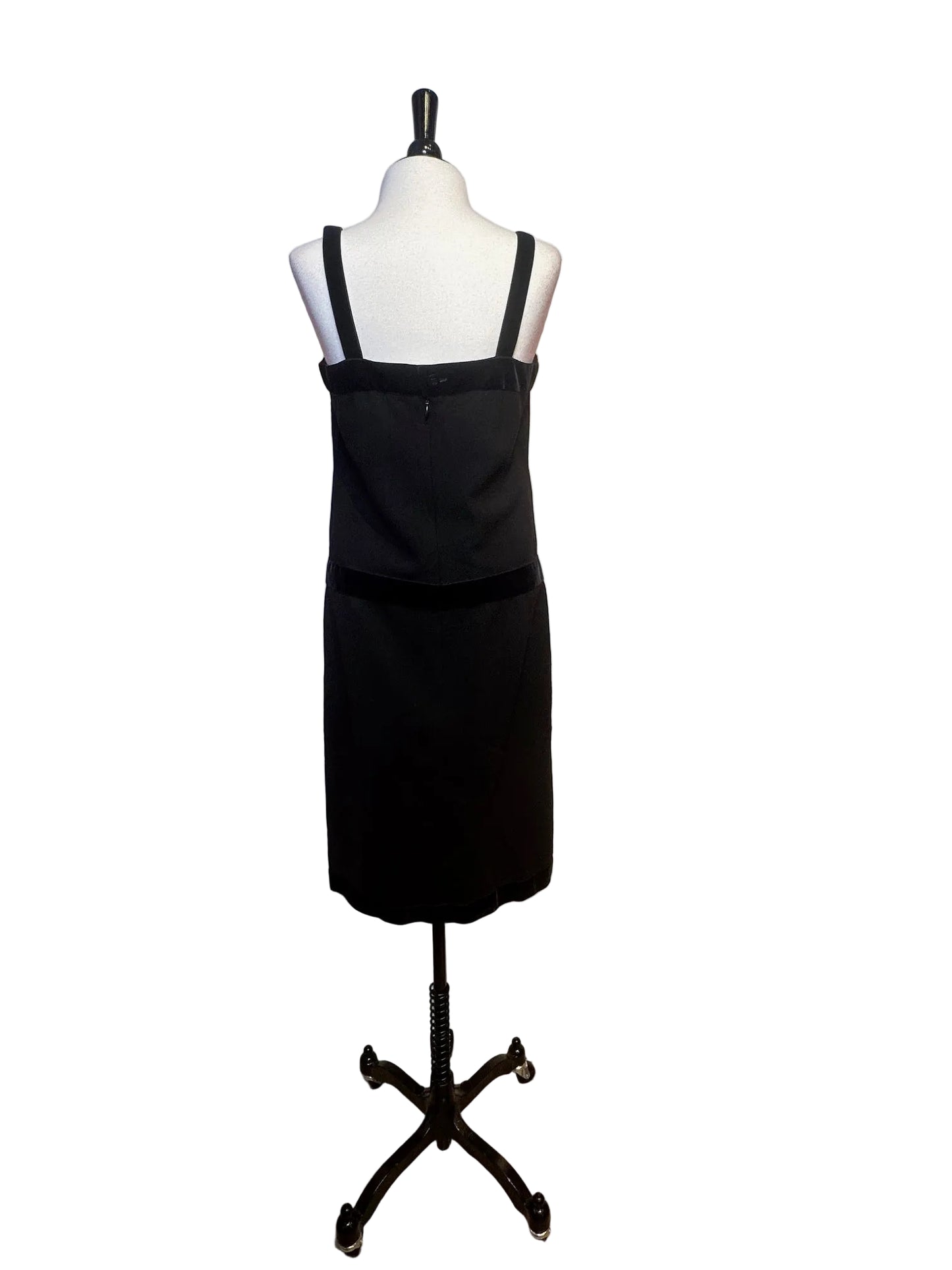 Chanel Boutique - Velvet Trim Sleeveless Little Black Dress - 40